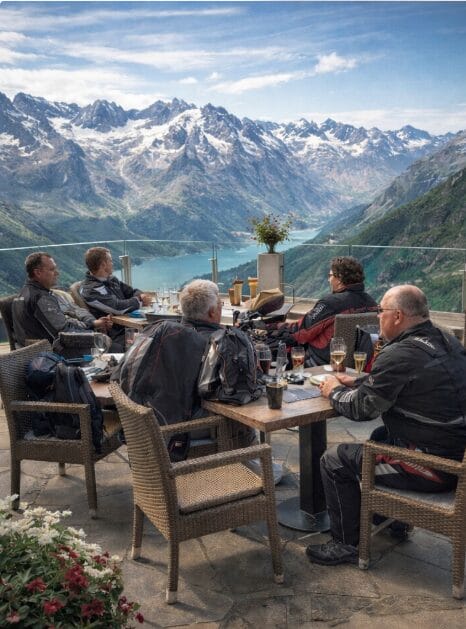 Post 4 iamge of selecting hotels