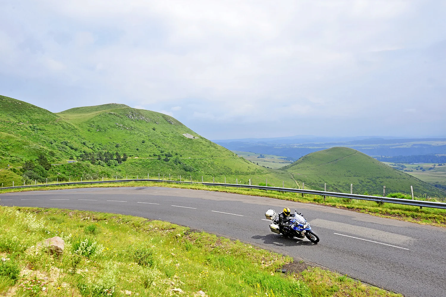 Motorcycle+touring+routes+in+the+Auvergne,+France
